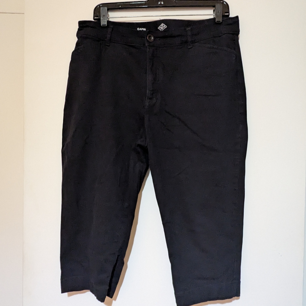 St. John's Bay Black Capris Casual Pants